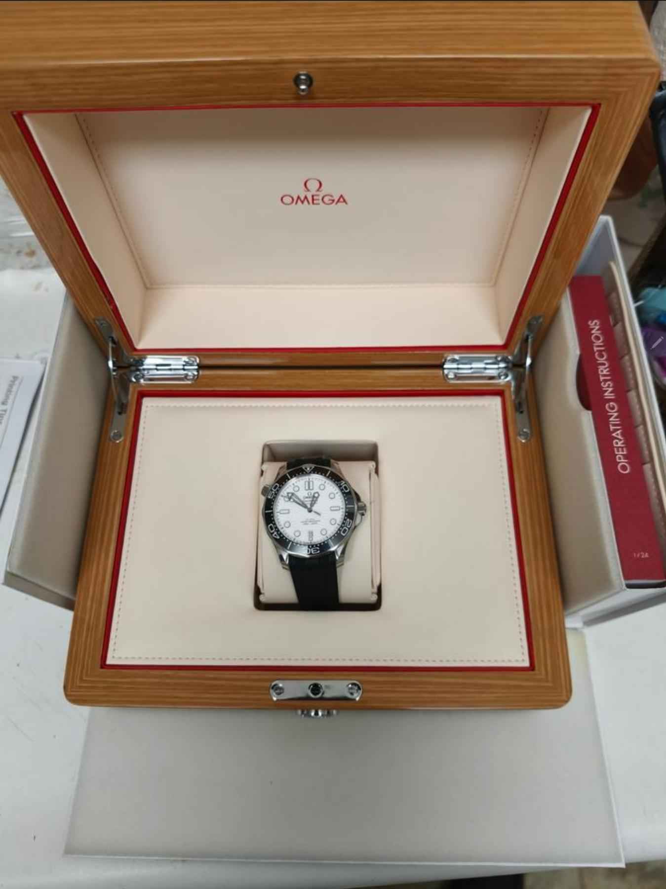Omega Seamaster Diver 300M "Polar" White Dial — Full Set + 4 Straps